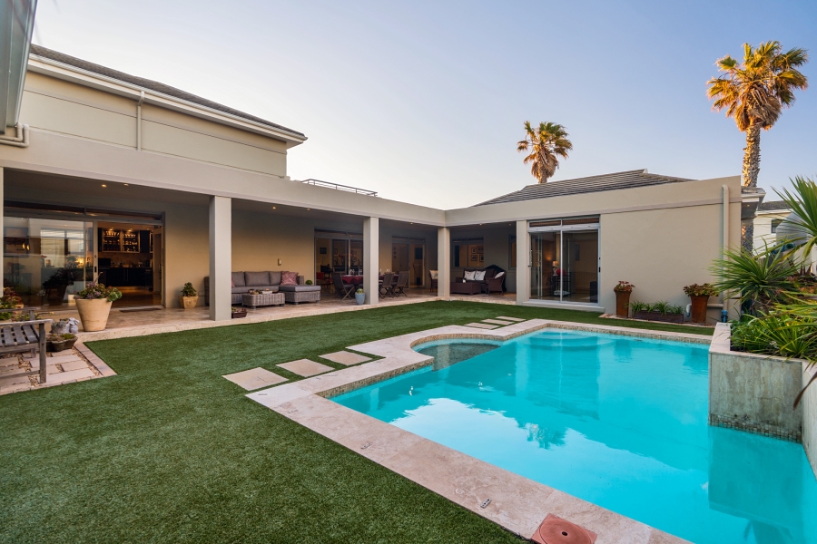 5 Bedroom Property for Sale in Sunset Links Western Cape